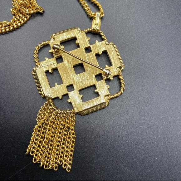 Vintage AVON White Enamel & Gold Tone Geometric Brooch Necklace On Long Chain - Picture 10 of 11